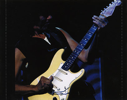jeff beck nagoya july 11, 2005 cd drops from my fingers tray in